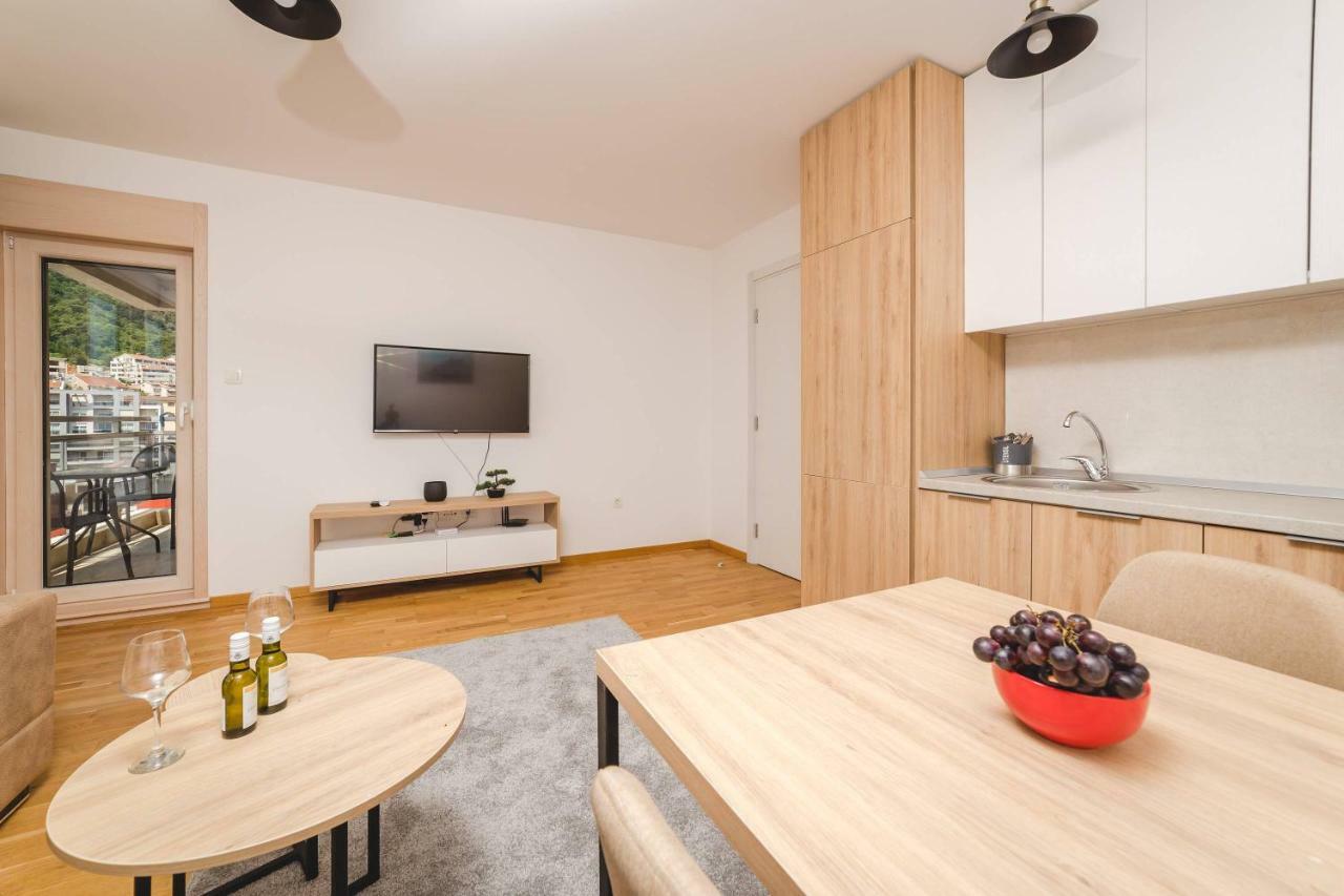 בודווה Blue Marlin Apartments מראה חיצוני תמונה