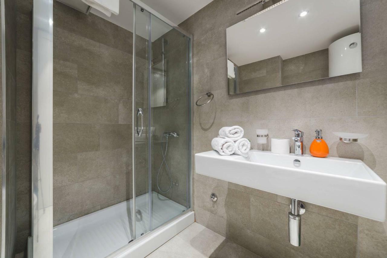 בודווה Blue Marlin Apartments מראה חיצוני תמונה